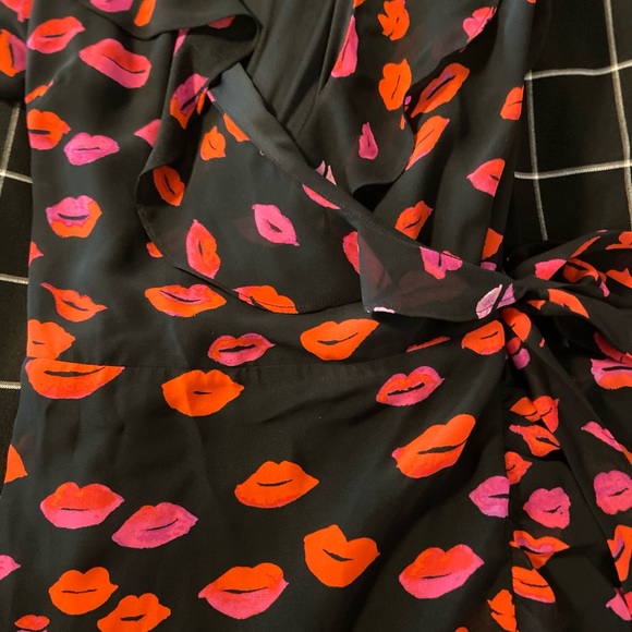 Betsey Johnson Black and Red Wrap Dress with Lips!! Be my Valentine! - Picture 6 of 6